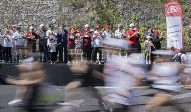 Ulaştırma ve Altyapı Bakanı Uraloğlu "One Run" yol koşusuna katılım gösterdi
