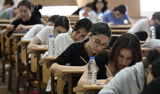 Üniversite sınavında ikinci gün: AYT ve YDT'ye 1 milyon 831 bin 599 aday katılacak