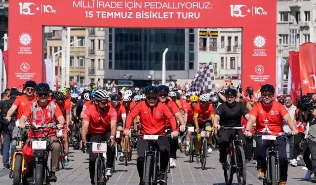 Şehitlerin anısına düzenlenen 15 Temmuz Bisiklet Turu, İstanbul'da gerçekleşti