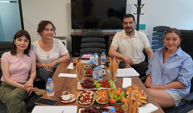 Nurgül Yeşilçay, Bülent İnal ve Gonca Vuslateri 'Ömür Usta' için bir araya geldi