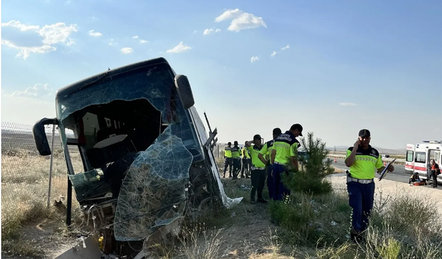 Aksaray'da yolcu otobüsü devrildi: Çok sayıda yaralı var