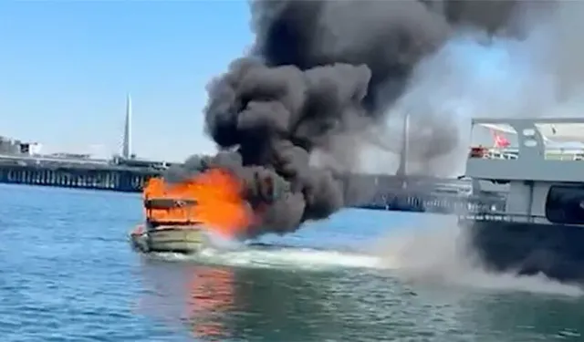 İstanbul'da denizde yangın paniği! Haliç'te tekne cayır cayır yandı