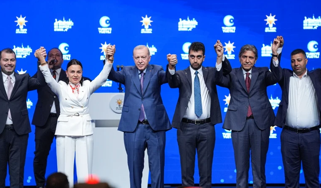 CHP'de yaprak dökümü sürüyor: İstanbul'dan üç başkan AK Parti'ye geçti