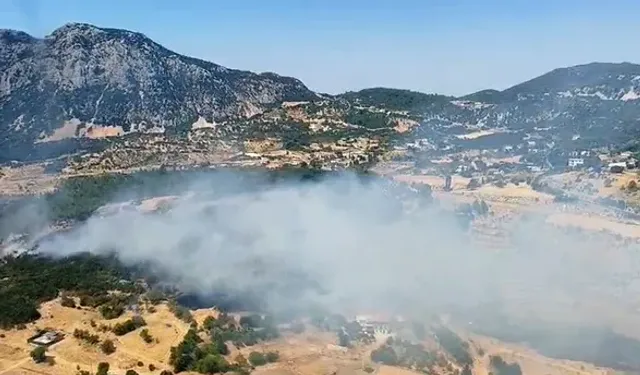 Kaş'ta korkutan orman yangını! Hem havadan hem karadan müdahale sürüyor