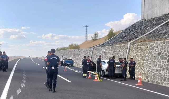 Seyir halindeki otomobile kurşun yağdırdılar: Sürücü hayatını kaybetti