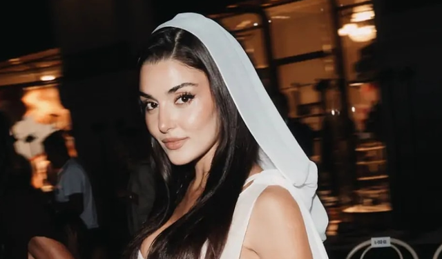 Hande Erçel'in peşine bu kez dünya yıldızı düştü! Milyonlar onu Elite dizisinden tanıyor