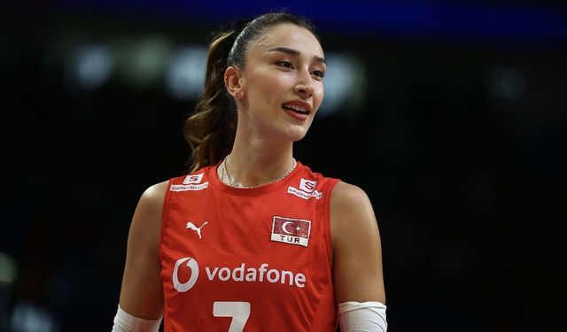 Hande Baladın’ın annesini görenler benzerliğe dikkat çekti! Üstelik aynı gün doğmuşlar