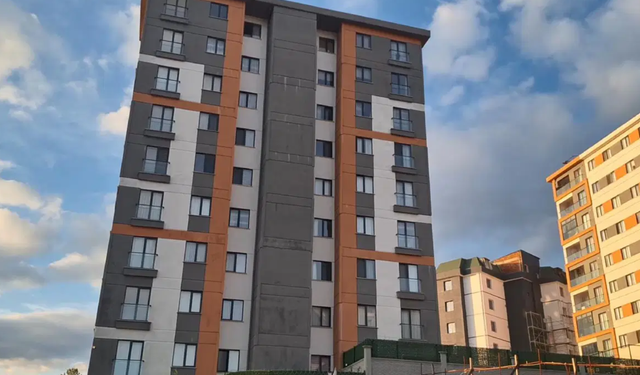 Pendik'te toprak kayması yaşandı! 9 katlı apartman tahliye edildi