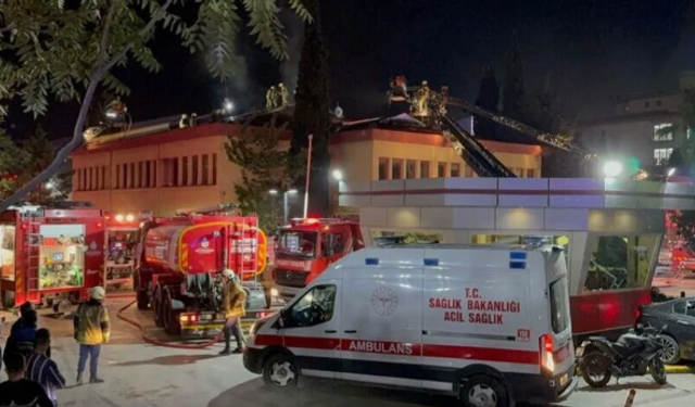 İstanbul'da hastane yangını paniği! Çatıda alevler yükseldi, tahliye başladı
