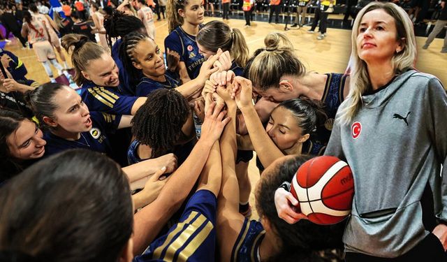 Fenerbahçe kupayı aldı, TRT yorumcusu üzüldü! O 'maalesef' özür getirdi