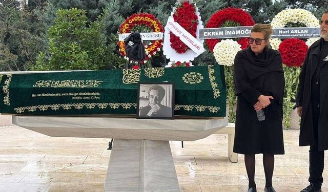 Cem Akaş’a son veda! Yeni kaybettiği oğlu Can Akaş’ın yanına defnedildi