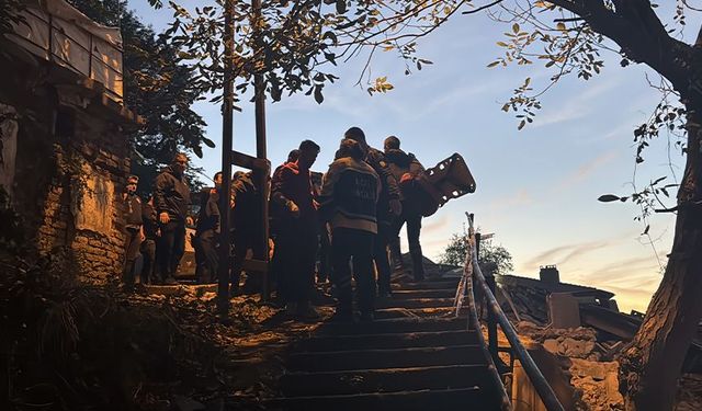 Zonguldak'ta 3 katlı bina çöktü! Ekipler alarma geçti