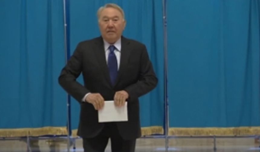 Kazakistan’ın kurucu Cumhurbaşkanı Nazarbayev oyunu kullandı 