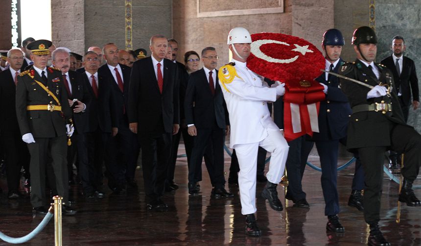 Cumhurbaşkanı Erdoğan, Anıtkabir’de düzenlenen törene katıldı