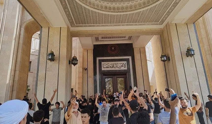 Irak’ta Sadr destekçilerinden yargı konseyi önünde protesto