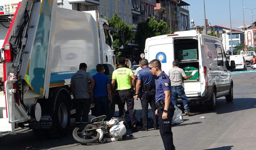 Çöp kamyonunun altında kalan motosiklet sürücüsü öldü