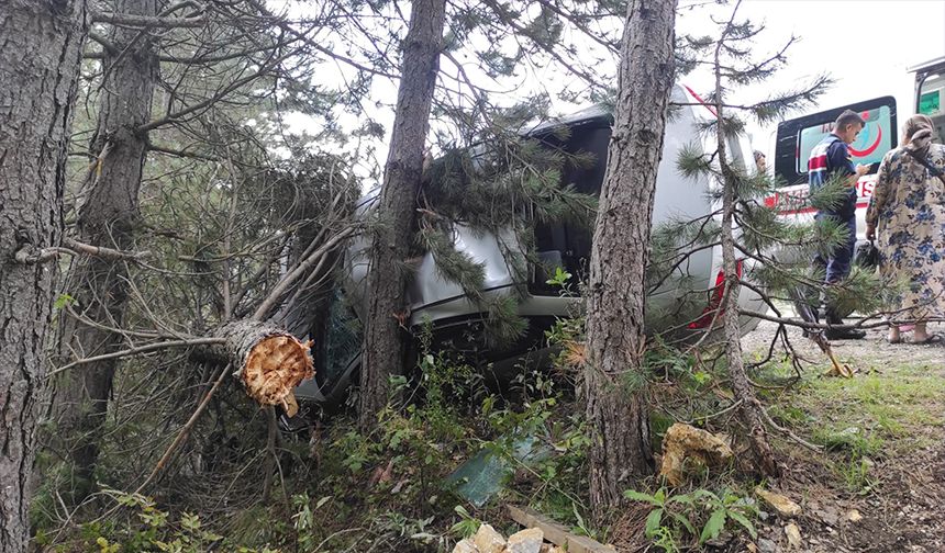 Domaniç’te trafik kazası: İkisi çocuk 6 yaralı