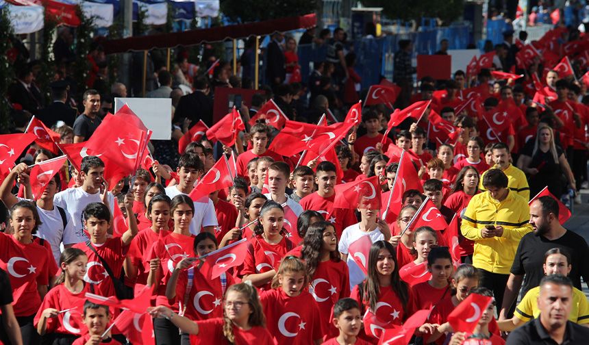Antalya'da 29 Ekim Cumhuriyet Bayramı coşkuyla kutlandı