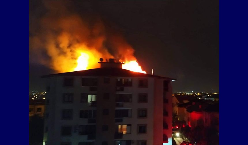 Çatıyı saran alevler apartman sakinlerine korku dolu anlar yaşattı