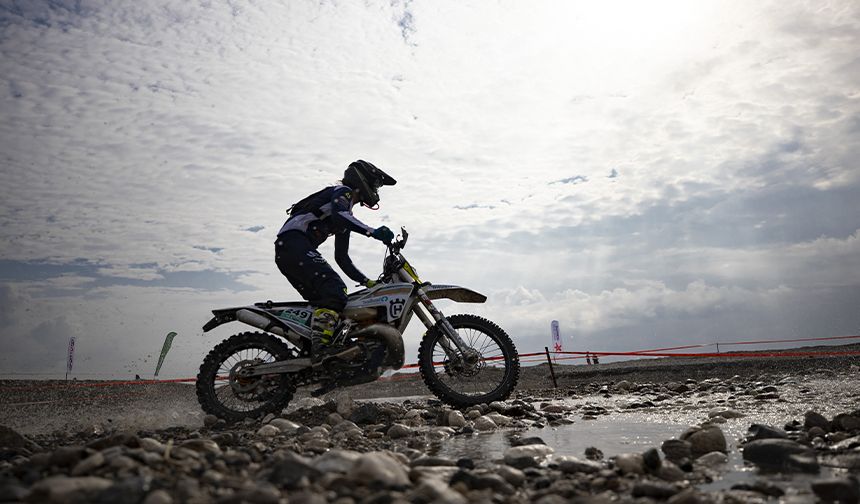 Sea To Sky Enduro Yarışları'nın 13.'sü plaj etabıyla başladı