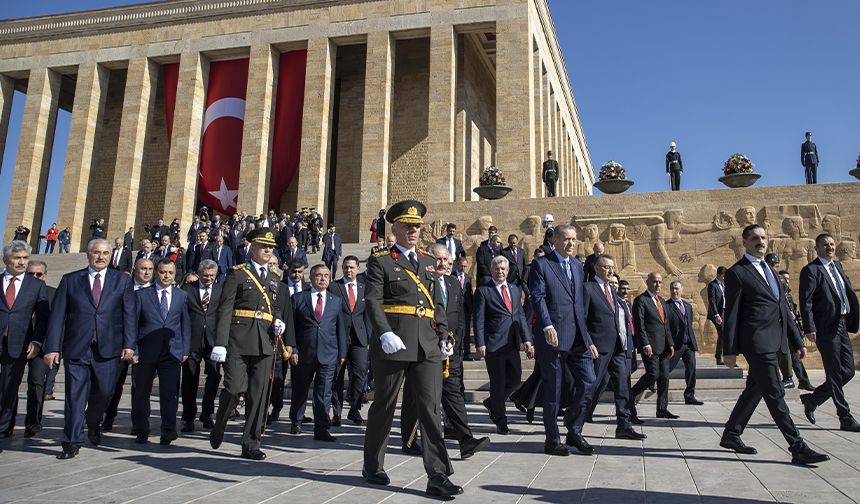 Cumhurbaşkanı Erdoğan Anıtkabir'i ziyaret etti