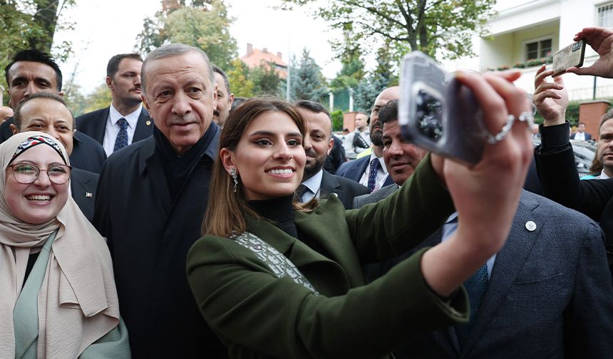 Cumhurbaşkanı Erdoğan’a Prag’da sevgi seli