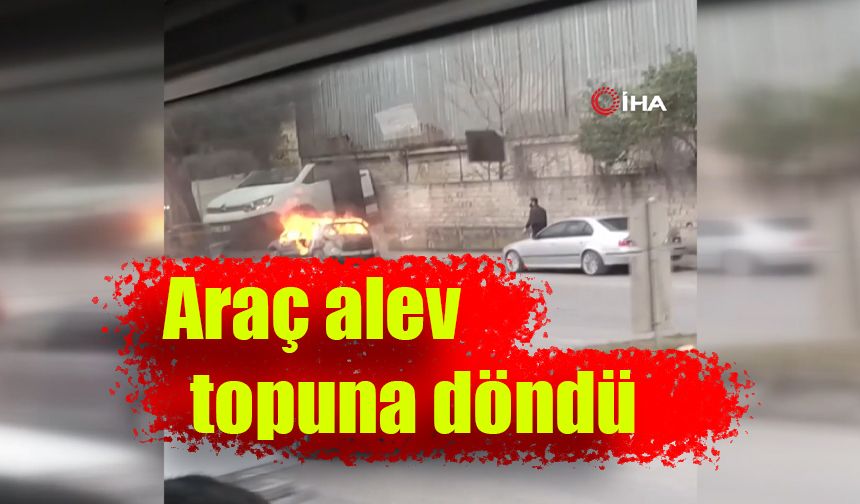 Büyükçekmece’de park halindeki araç, alev topuna döndü