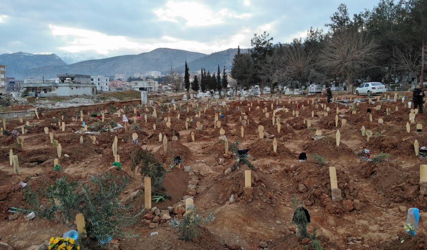 Yarım kalan hikayeler mezarlara yansıdı