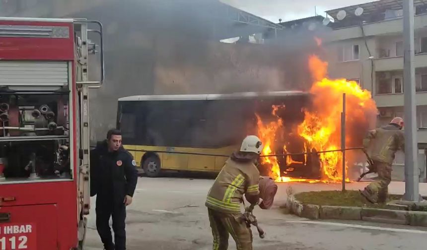 Seyir halindeki halk otobüsü alev alev yandı