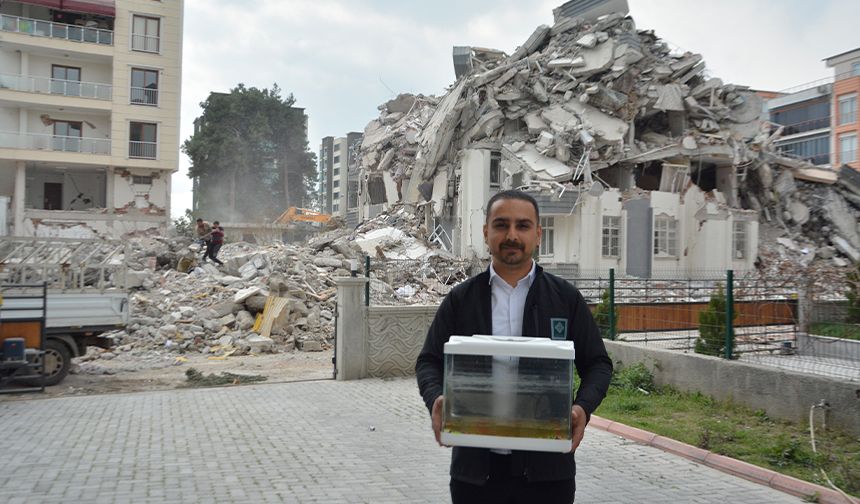 Depremden 44 gün sonra balıklarını buldu