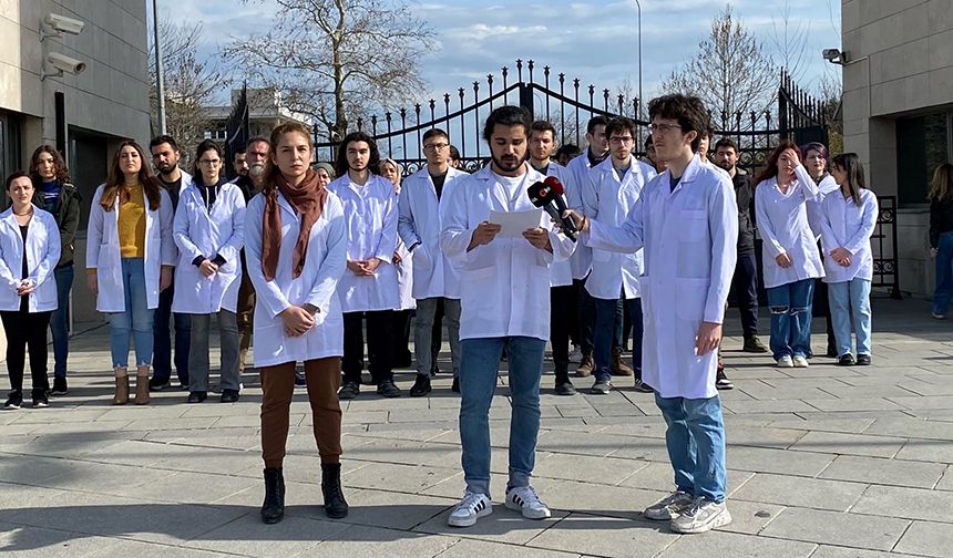 İstanbul Üniversitesi Veteriner Fakültesi öğrencileri eylemlerini sürdürüyor