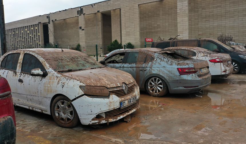 Şanlıurfa'da selden etkilenen kapalı otoparktaki araçlar çıkarıldı