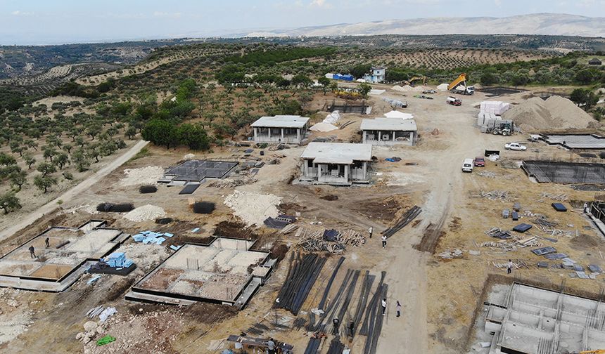 Hatay’da, köy evleri de yükseliyor