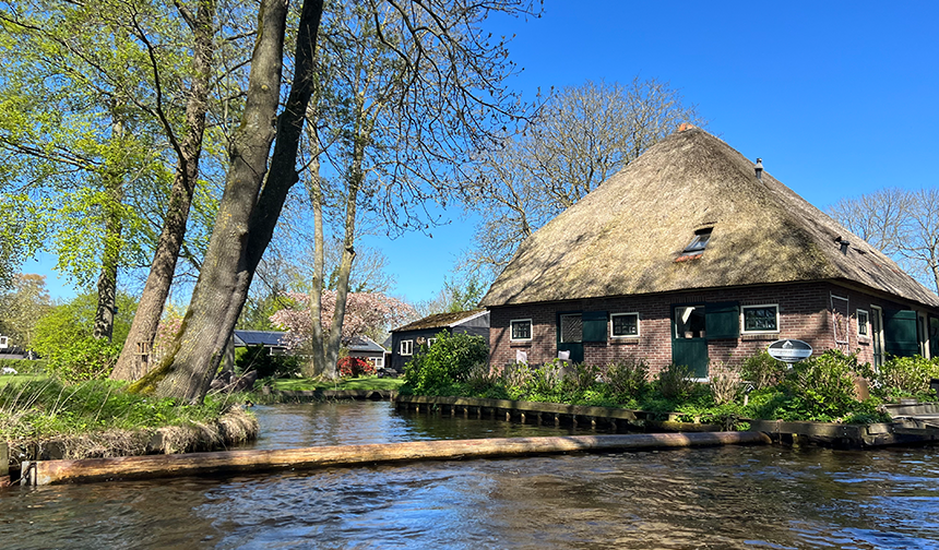 Hollanda'nın araba yolu olmayan köyü: Giethoorn