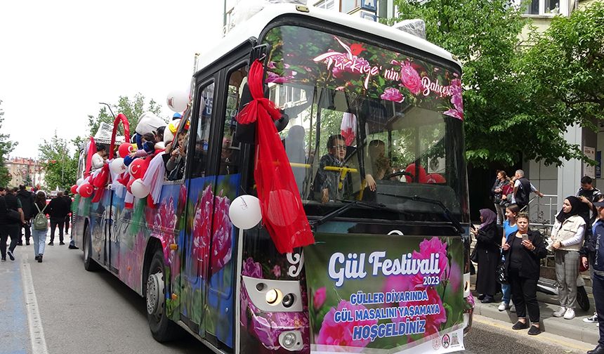 Isparta'da renkli görüntülerle başlayan gül festivali