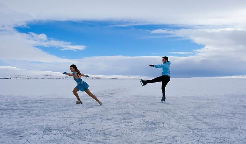 Çıldır Gölü'nde buz pateniyle dans!