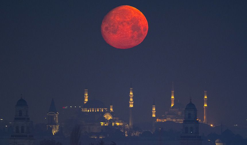 İstanbul'da dolunay görsel şölen