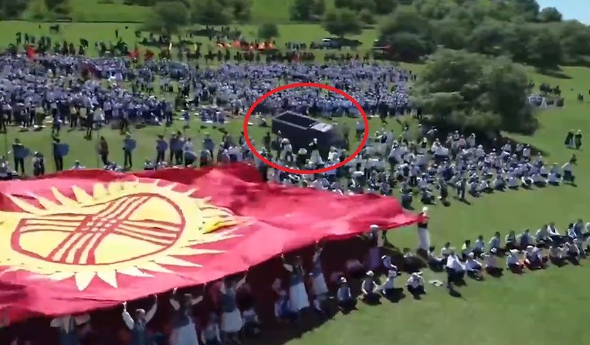 Kırgizistan'da gösteri yapan öğrencilere kamyonet çarptı! Korkunç görüntü!