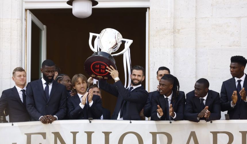 Real Madrid şampiyonluğu kutluyor