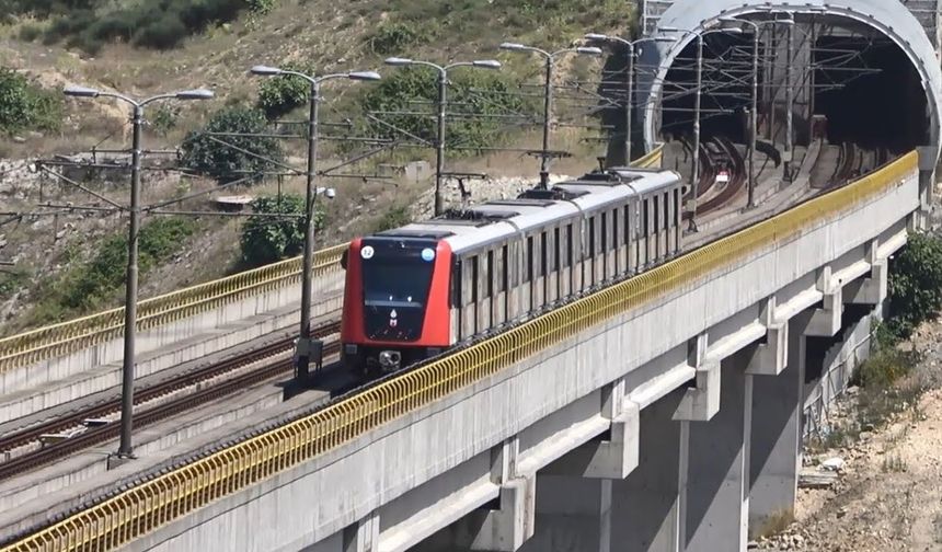 İstanbul'da iki metro hattı arızalandı: Seferler aksadı