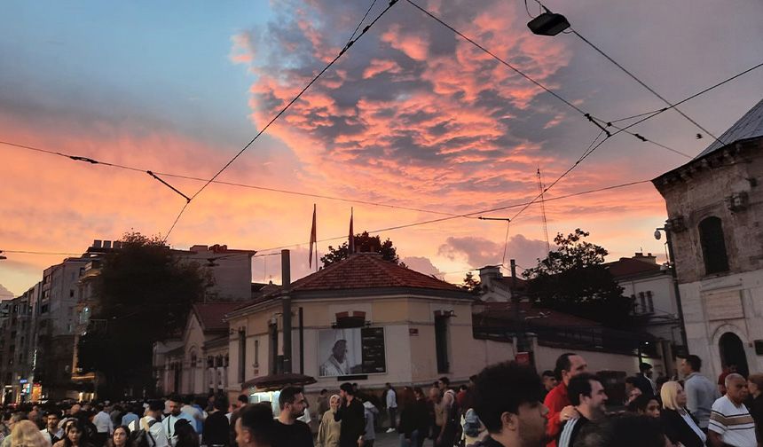 Taksim meydanı’nda muhteşem gün batımı!