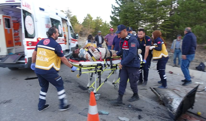 Karaman'da feci kaza: Tarım işçilerini taşıyan minibüs devrildi