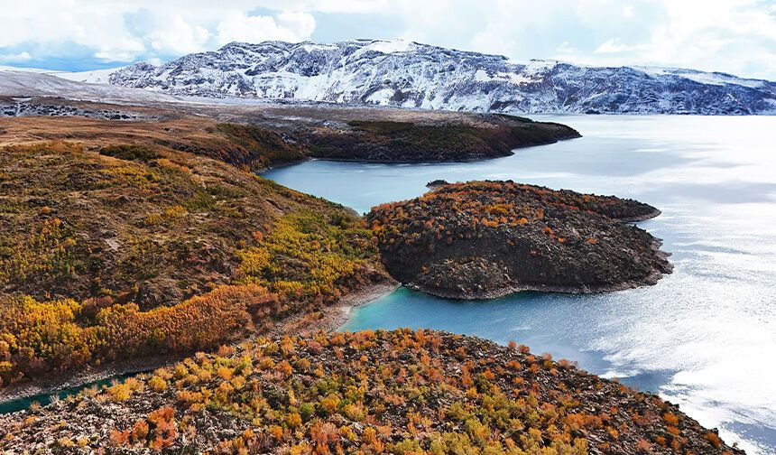 Doğanın eşsiz kontrasti: Nemrut kalderası’nda sonbahar ve kış yan yana!