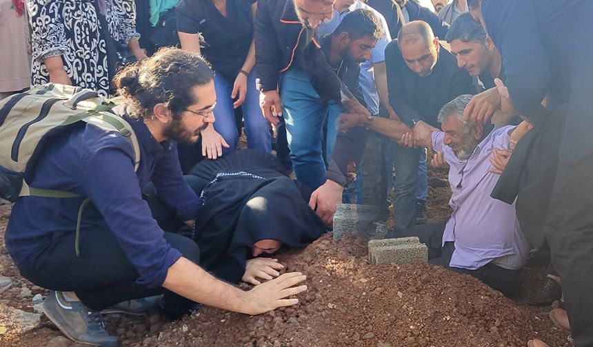 Van Gölü'nde cesedi bulunan Rojin, Diyarbakır'da gözyaşlarıyla toprağa verildi!