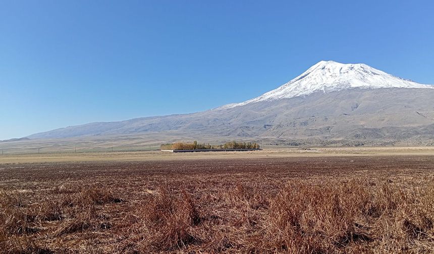 Beyaza bürünen Ağrı Dağı'ndan büyüleyici manzara!