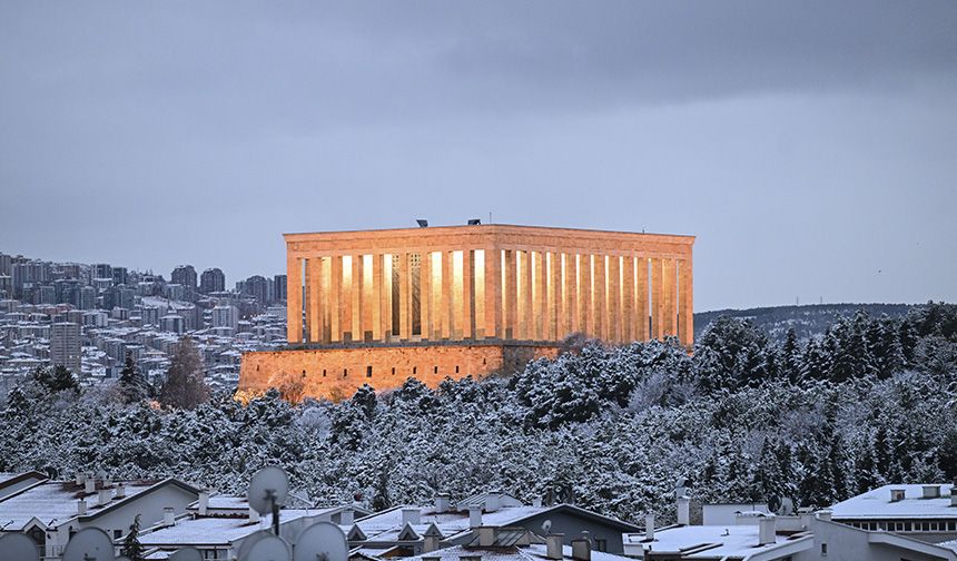 Ankara'da kar yağışı, Anıtkabir'i süsledi