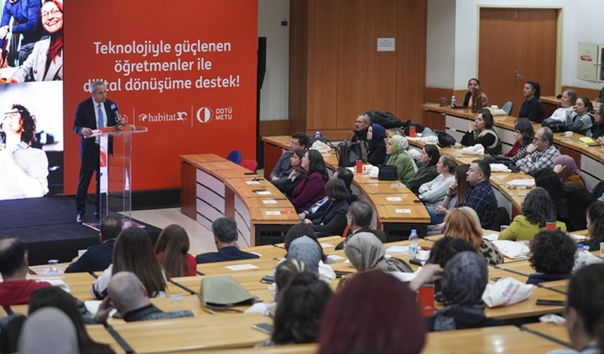 "Dijital Öğretmenler" projesinde eğitim alan öğretmenler bir araya geldi