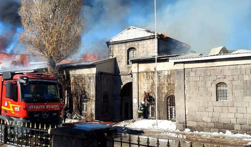 Erzurum'da tarihi binada yangın