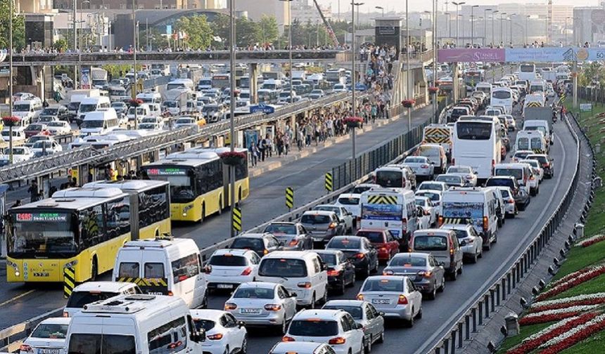 Araba sahiplerini zorlayacak zam: Fiyatı yarı yarıya arttı