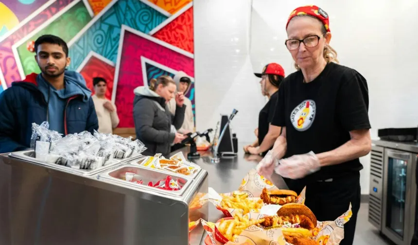 Tavuk restoranı sahibi CEO, 19 çalışanını milyoner yaptı!